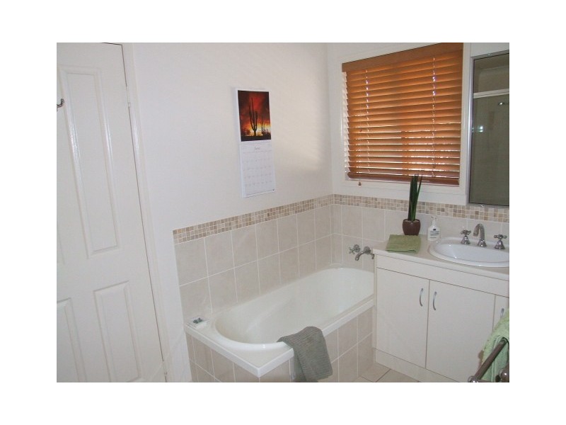 10 Grant Crescent, Wondai QLD 4606