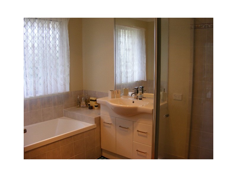 2 Grant Crescent, Wondai QLD 4606