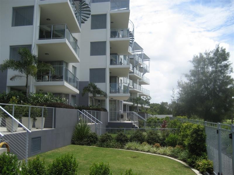 2/51 Grand Parade, Kawana Island QLD 4575
