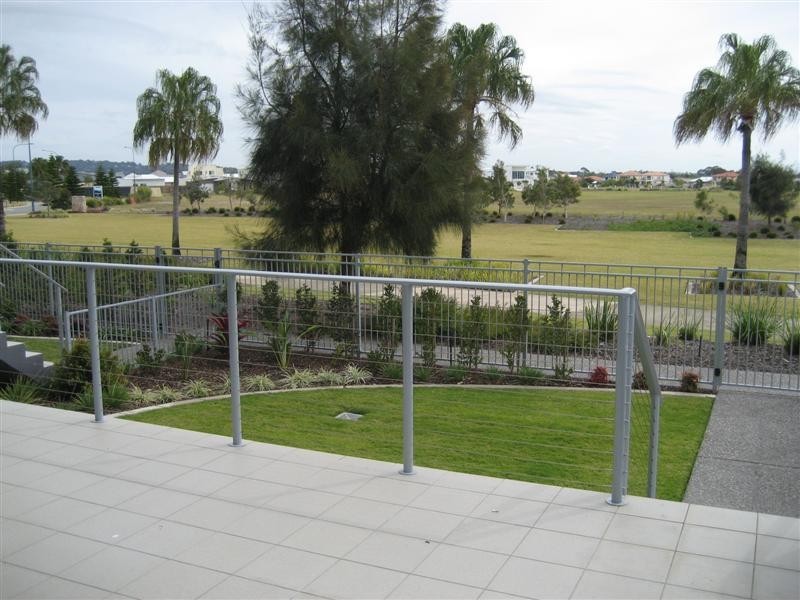 2/51 Grand Parade, Kawana Island QLD 4575