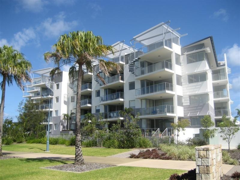 2/51 Grand Parade, Kawana Island QLD 4575