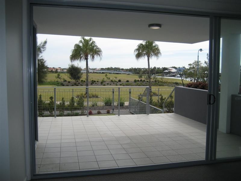 5/51 Grand Parade, Kawana Island QLD 4575