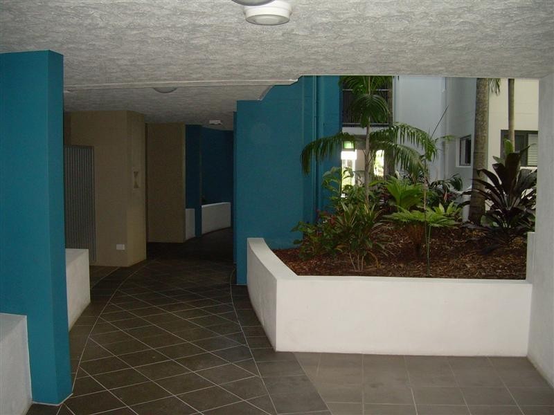 21/4 Grand Parade, Kawana Island QLD 4575