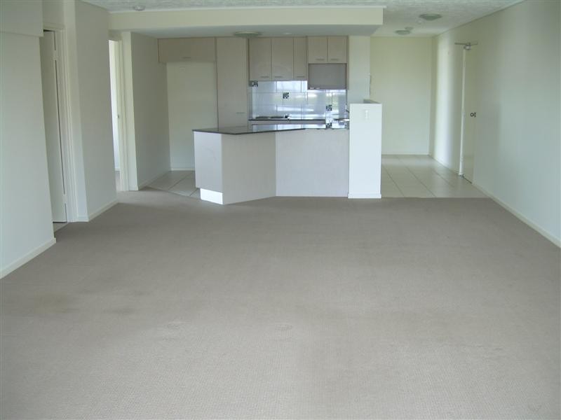 21/4 Grand Parade, Kawana Island QLD 4575