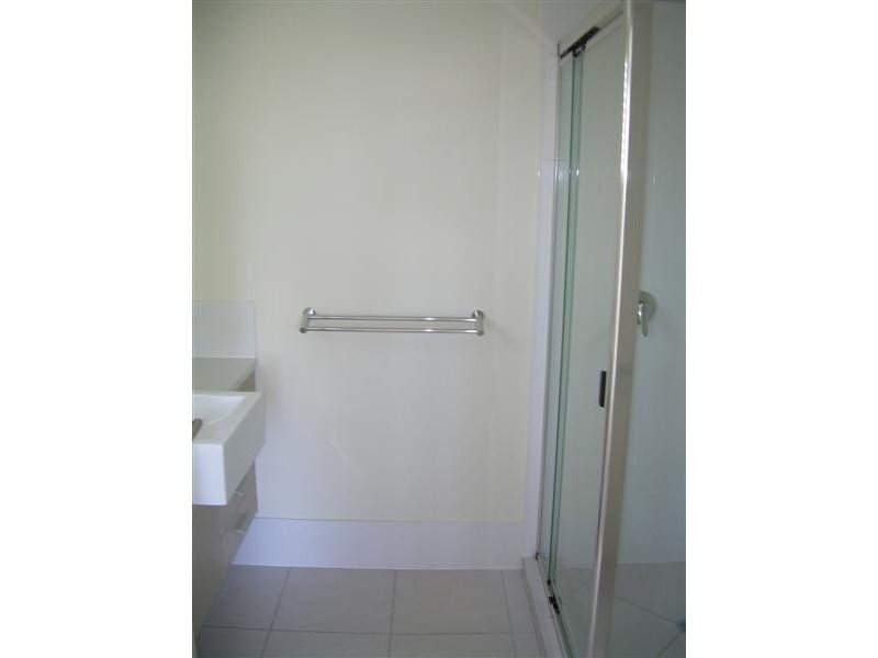 21/4 Grand Parade, Kawana Island QLD 4575