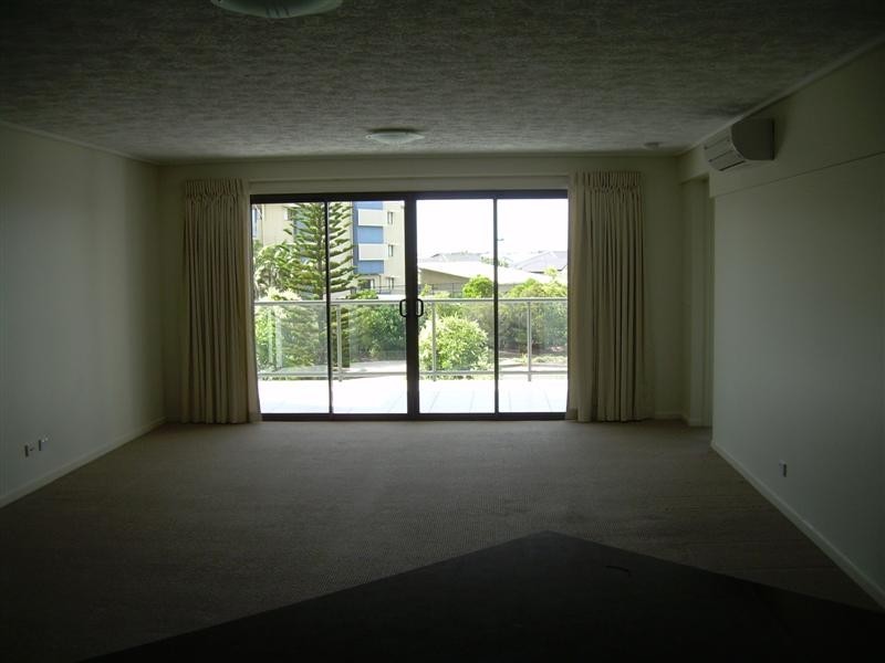 21/4 Grand Parade, Kawana Island QLD 4575