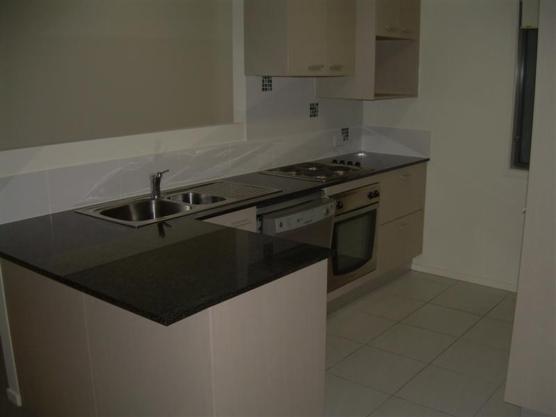 28/4 Grand Parade, Kawana Island QLD 4575