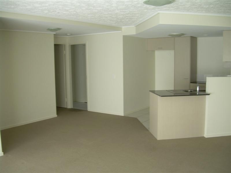 8/4 GRAND PARADE, Kawana Island QLD 4575