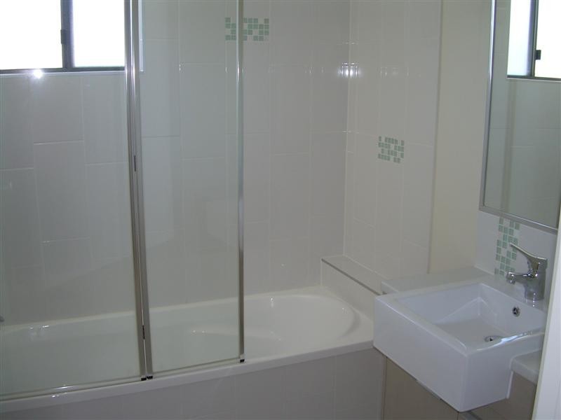 8/4 GRAND PARADE, Kawana Island QLD 4575