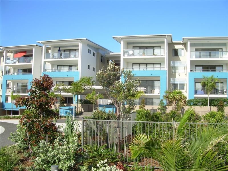25/4 GRAND PARADE, Kawana Island QLD 4575