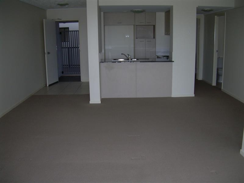 26/4 GRAND PARADE, Kawana Island QLD 4575