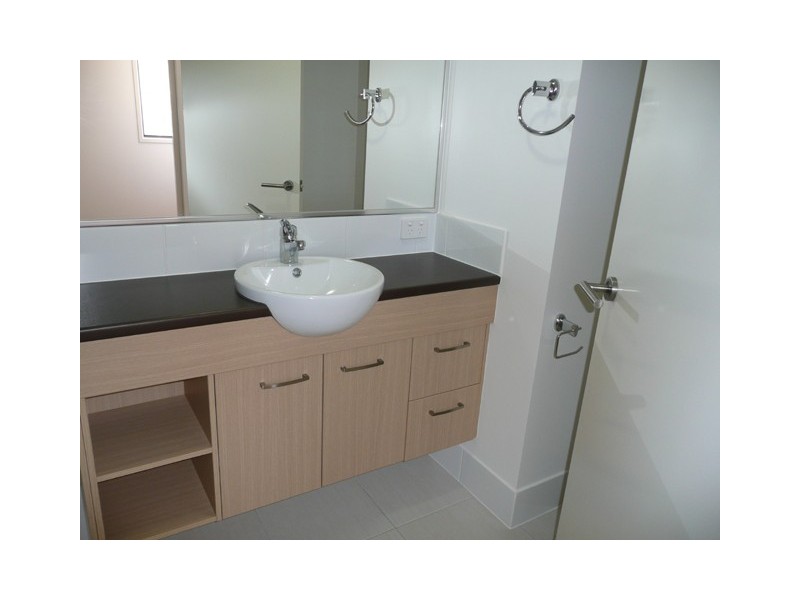 13/10 Grand Parade, Kawana Island QLD 4575