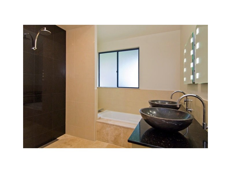 18 Savannah Street, Palm Cove QLD 4879