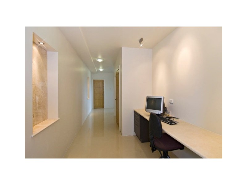 18 Savannah Street, Palm Cove QLD 4879