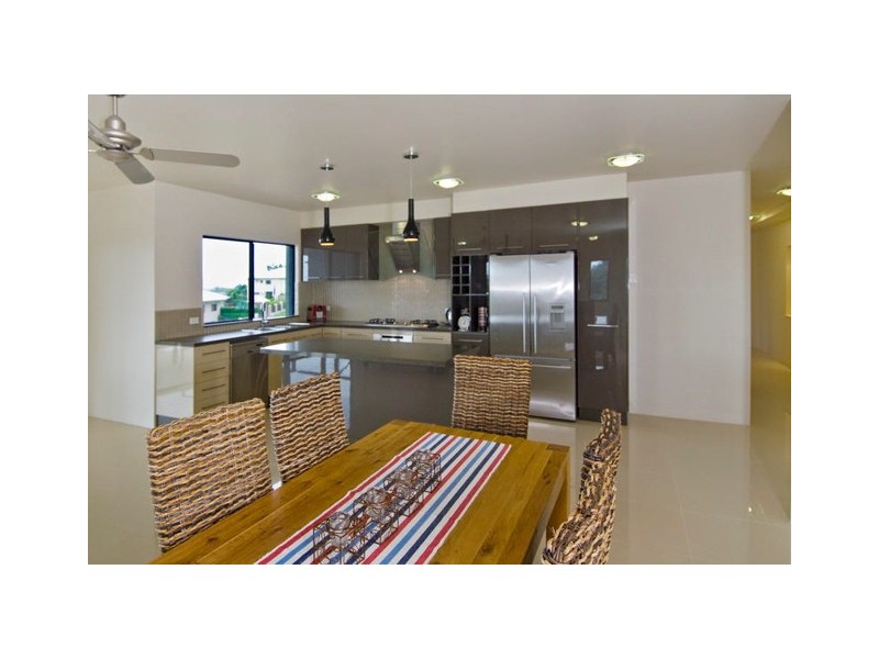 18 Savannah Street, Palm Cove QLD 4879