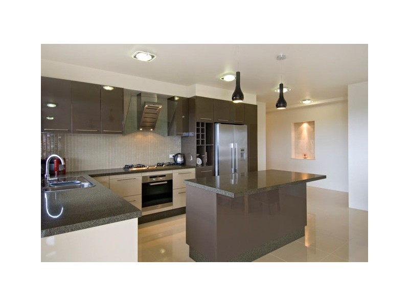 18 Savannah Street, Palm Cove QLD 4879