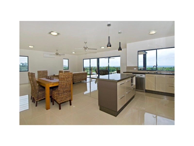 18 Savannah Street, Palm Cove QLD 4879