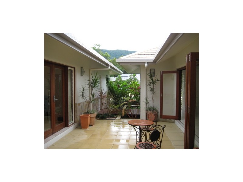 1 Muller Street, Palm Cove QLD 4879