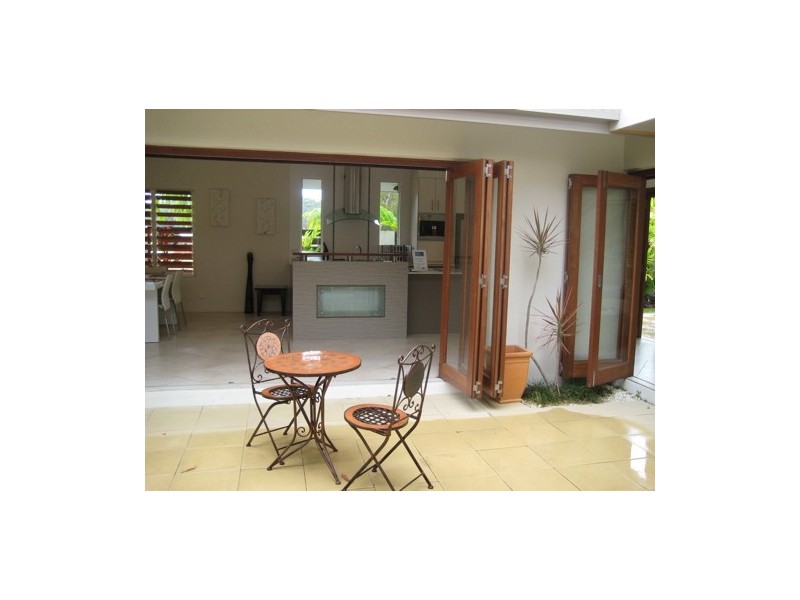 1 Muller Street, Palm Cove QLD 4879