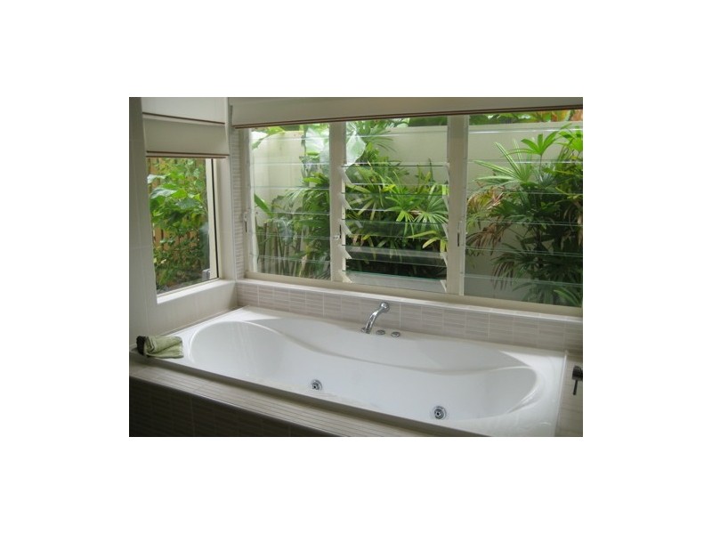 1 Muller Street, Palm Cove QLD 4879