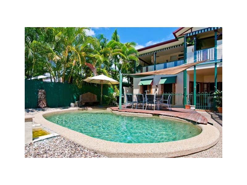 2/9 Hibiscus Lane, Holloways Beach QLD 4878