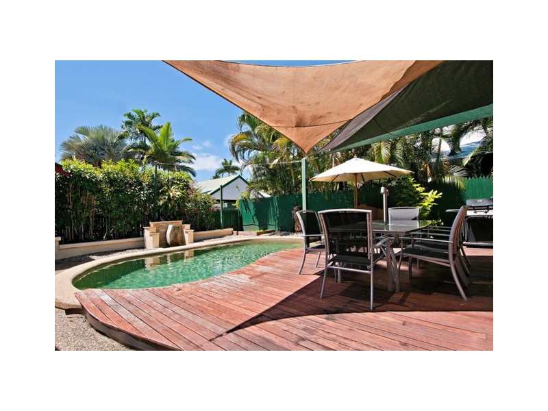 2/9 Hibiscus Lane, Holloways Beach QLD 4878