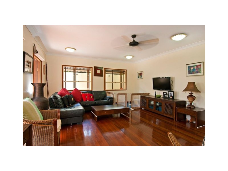 2/9 Hibiscus Lane, Holloways Beach QLD 4878