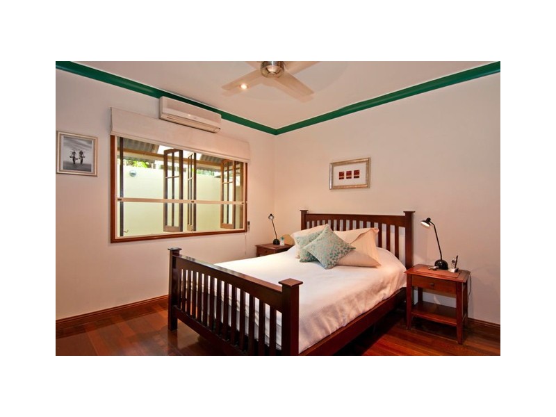 2/9 Hibiscus Lane, Holloways Beach QLD 4878