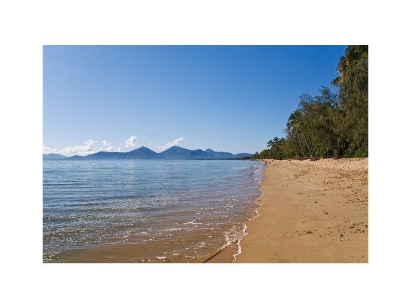 2/9 Hibiscus Lane, Holloways Beach QLD 4878