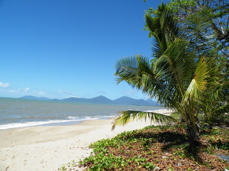 Holloways Beach QLD 4878