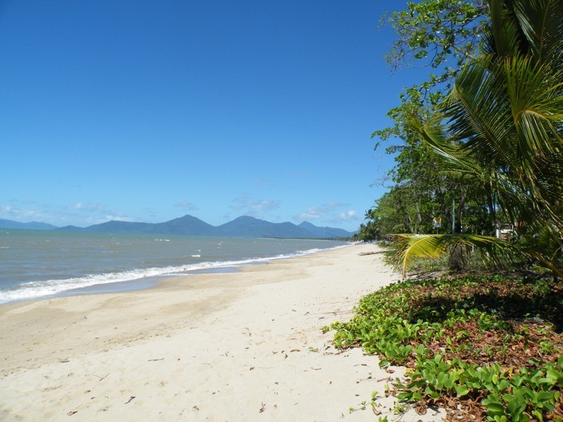 Holloways Beach QLD 4878
