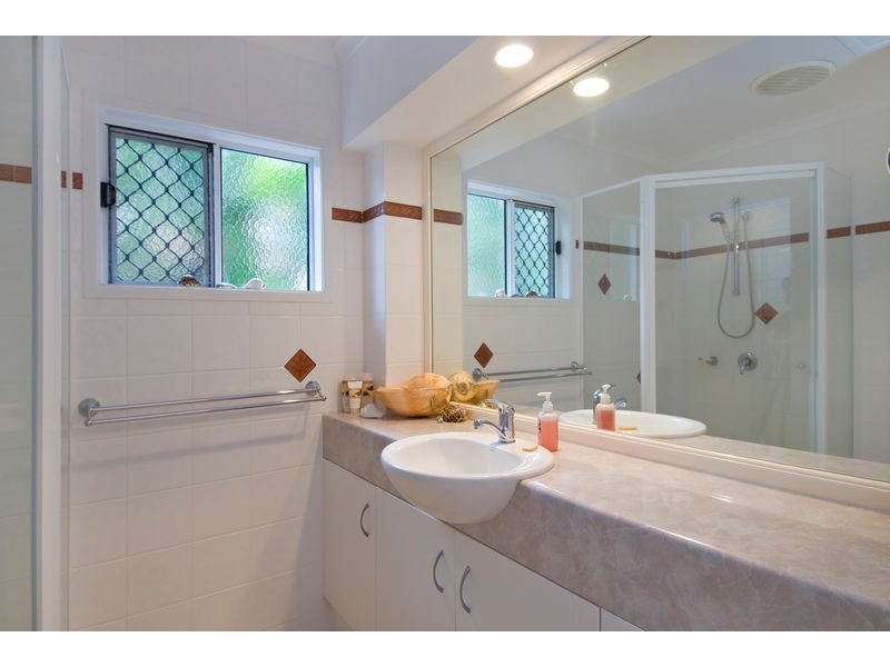 10 Whitehaven Court, Clifton Beach QLD 4879