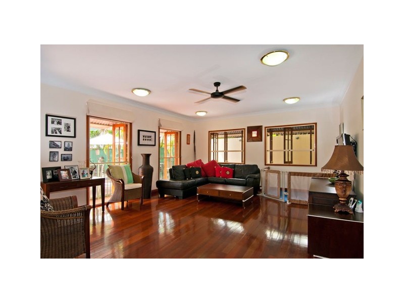 2/9 Hibiscus Lane, Holloways Beach QLD 4878