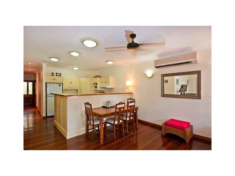 2/9 Hibiscus Lane, Holloways Beach QLD 4878