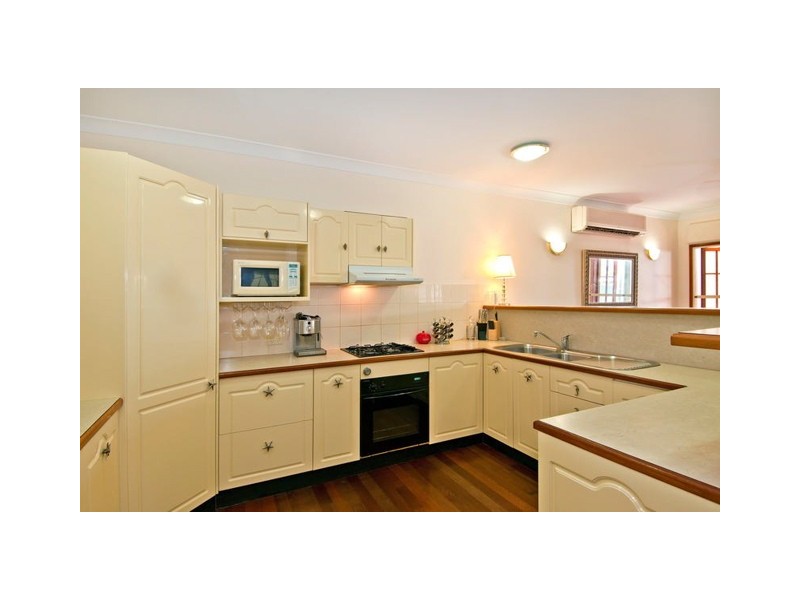 2/9 Hibiscus Lane, Holloways Beach QLD 4878