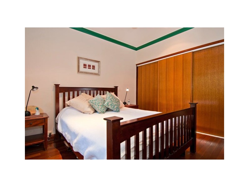 2/9 Hibiscus Lane, Holloways Beach QLD 4878