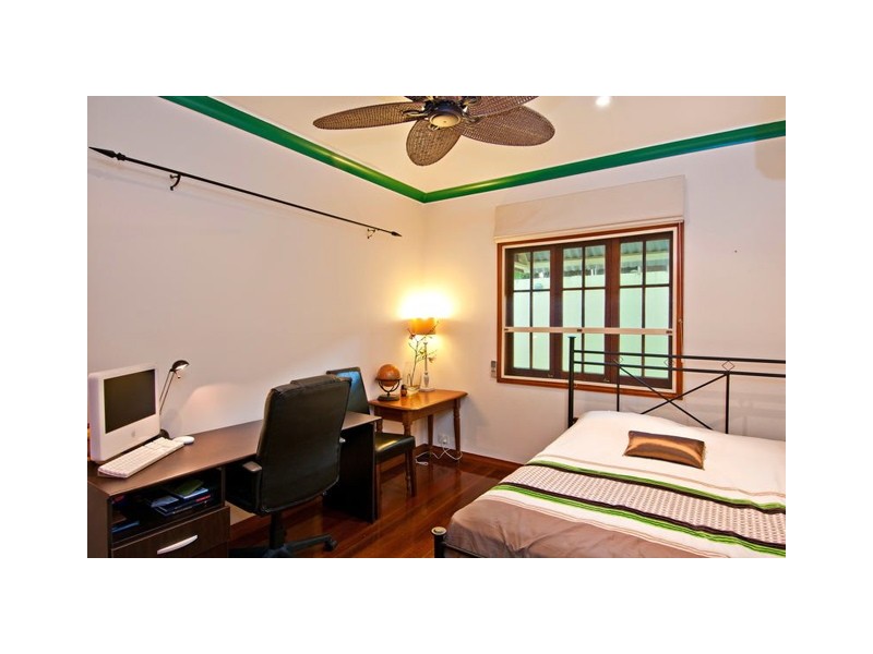 2/9 Hibiscus Lane, Holloways Beach QLD 4878