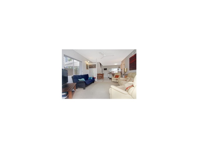 4/11 Callaghan Street, Mooroobool QLD 4870