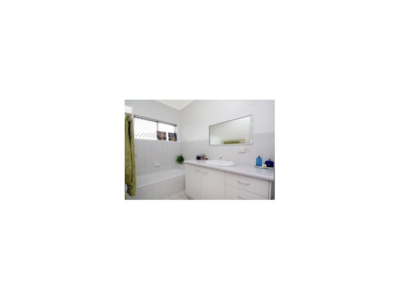 4/11 Callaghan Street, Mooroobool QLD 4870