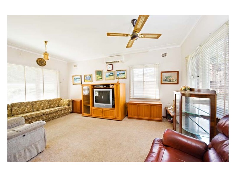 8 Holly St, Caringbah South NSW 2229