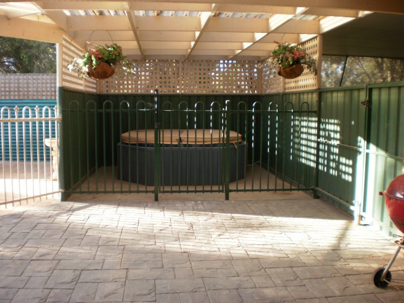 72 Parkman Avenue, Barham NSW 2732