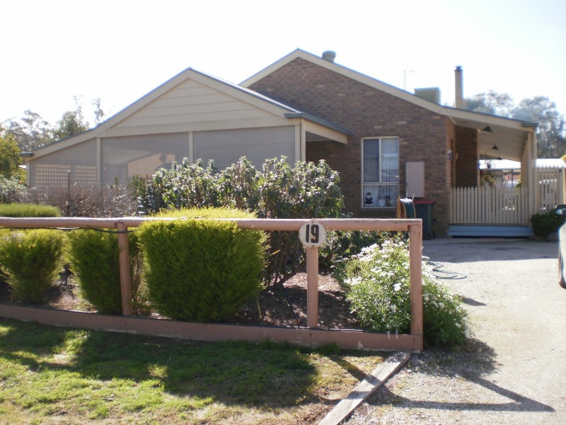 19 Burnett  Street, Koondrook VIC 3580
