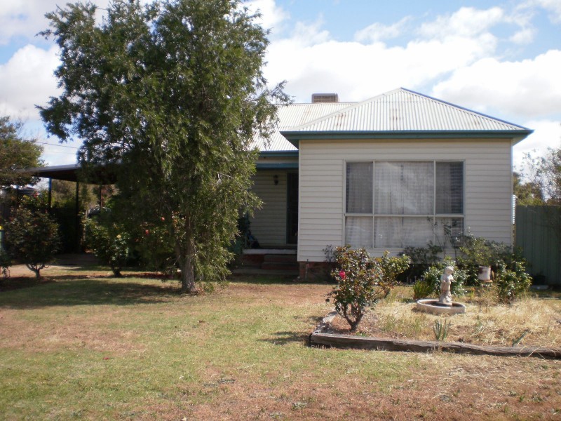 34 Dampier  Street, Wakool NSW 2710