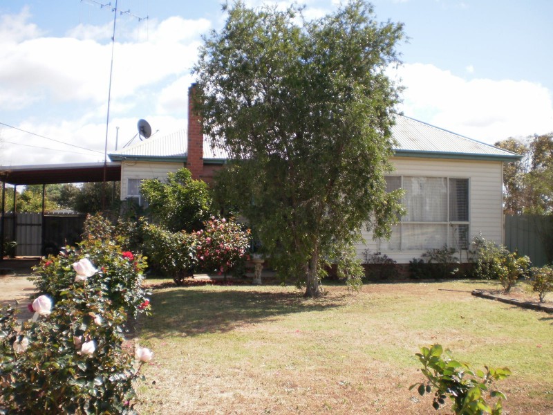 34 Dampier  Street, Wakool NSW 2710