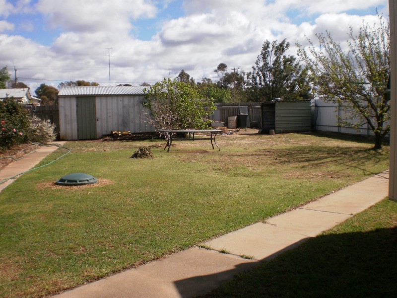 34 Dampier  Street, Wakool NSW 2710