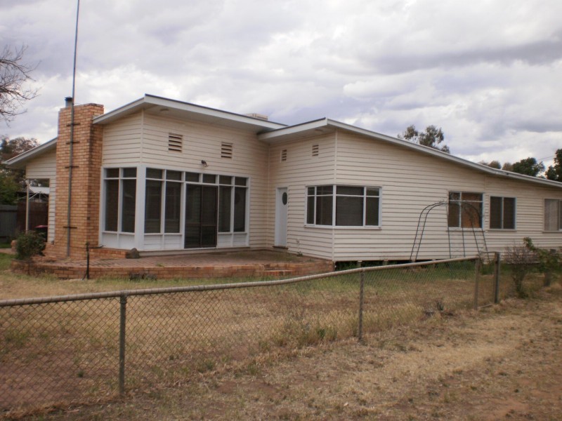 8 La  Perouse  Street, Wakool NSW 2710