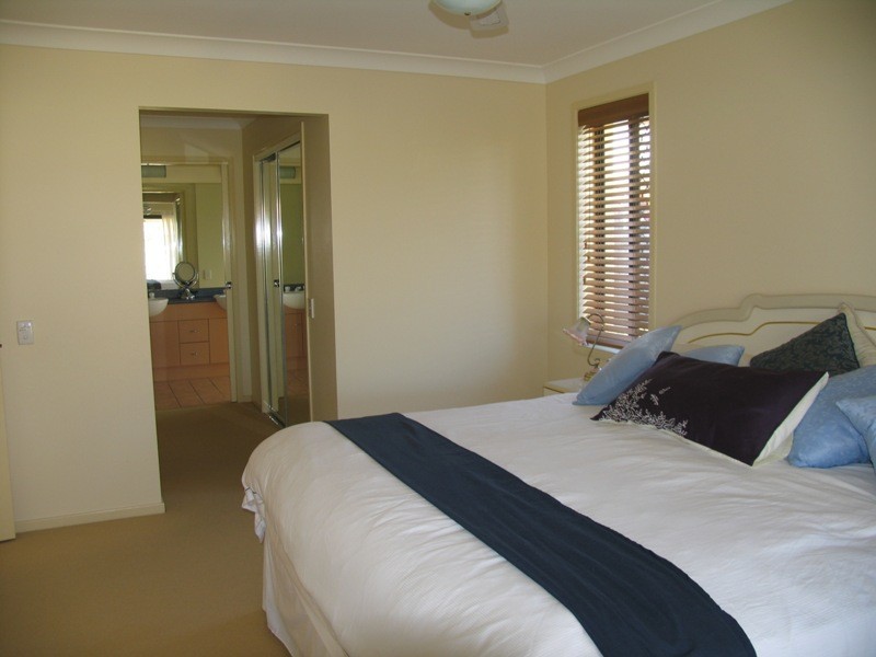 5 Hazeldyne Court, Pelican Waters QLD 4551