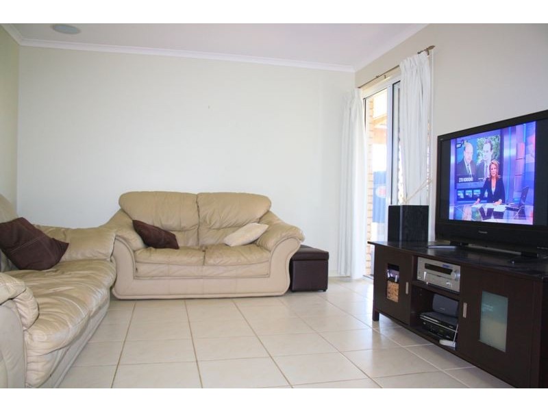 25 Anglia Place, Little Mountain QLD 4551