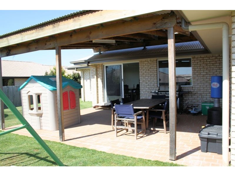 25 Anglia Place, Little Mountain QLD 4551