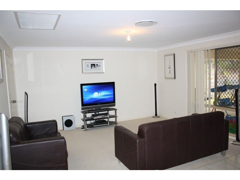 5 Blueberry Close, Little Mountain QLD 4551